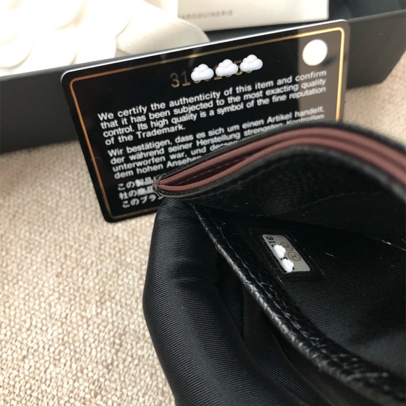 ❌SOLD❌ Chanel Classic Black Caviar Flat Card Holder - Picture 5 of 5